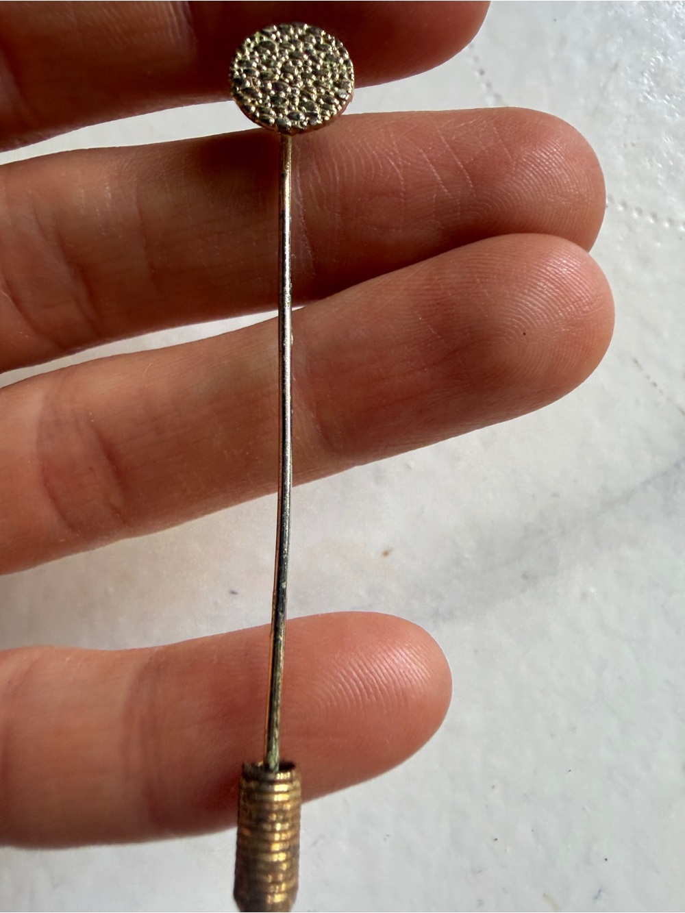 Vintage Gold-Tone Textured Circle brooch Stick Pin - Women's Jewelry